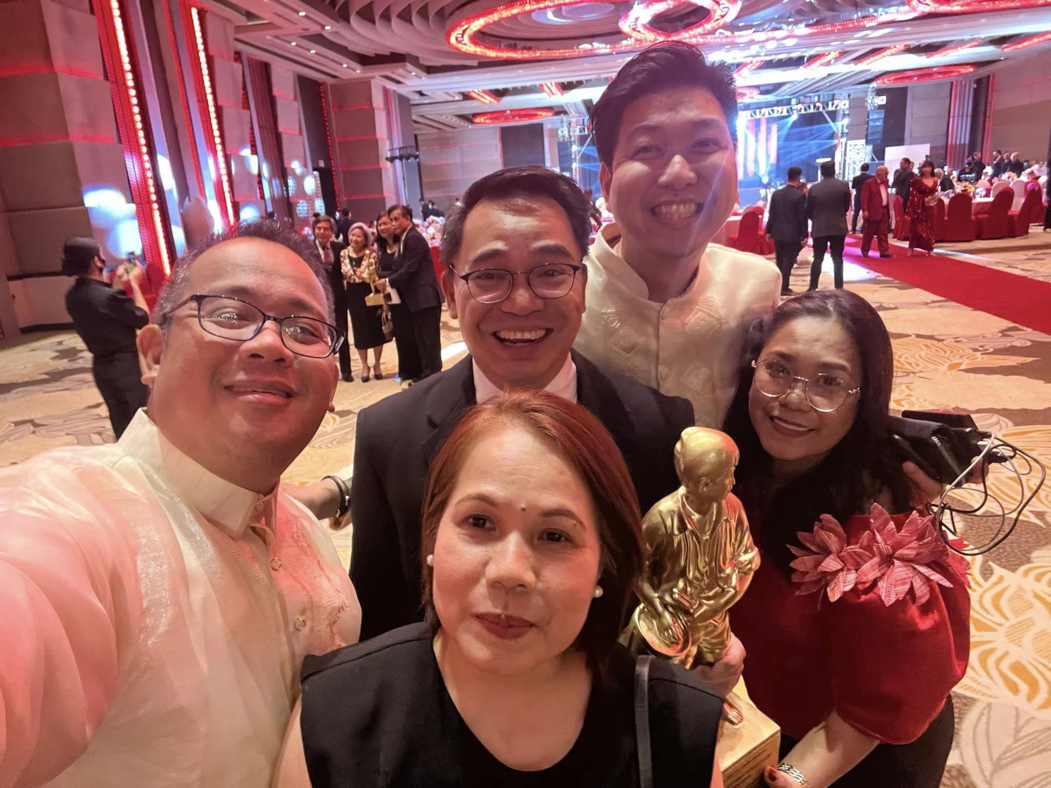 CAS Dean, past “B” editor, among SBUAA honorees at ball 